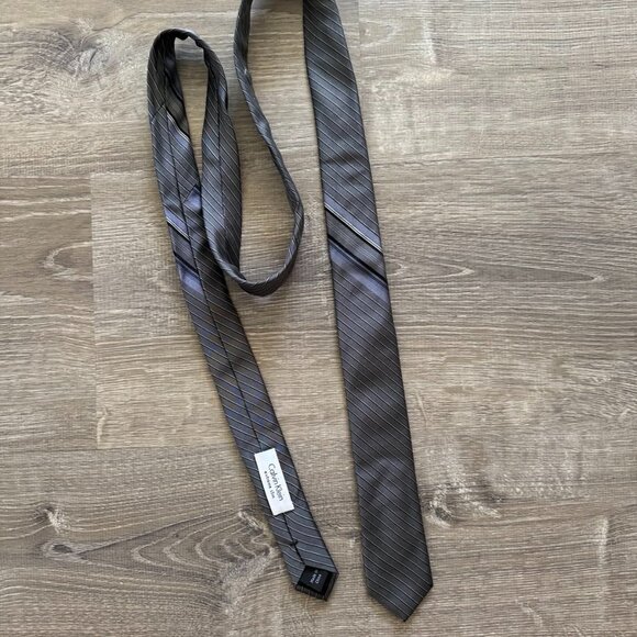 Calvin Klein Men’s Gray/Lavender Extreme Slim 100% Silk Tie with Stripe Accent - Picture 1 of 7